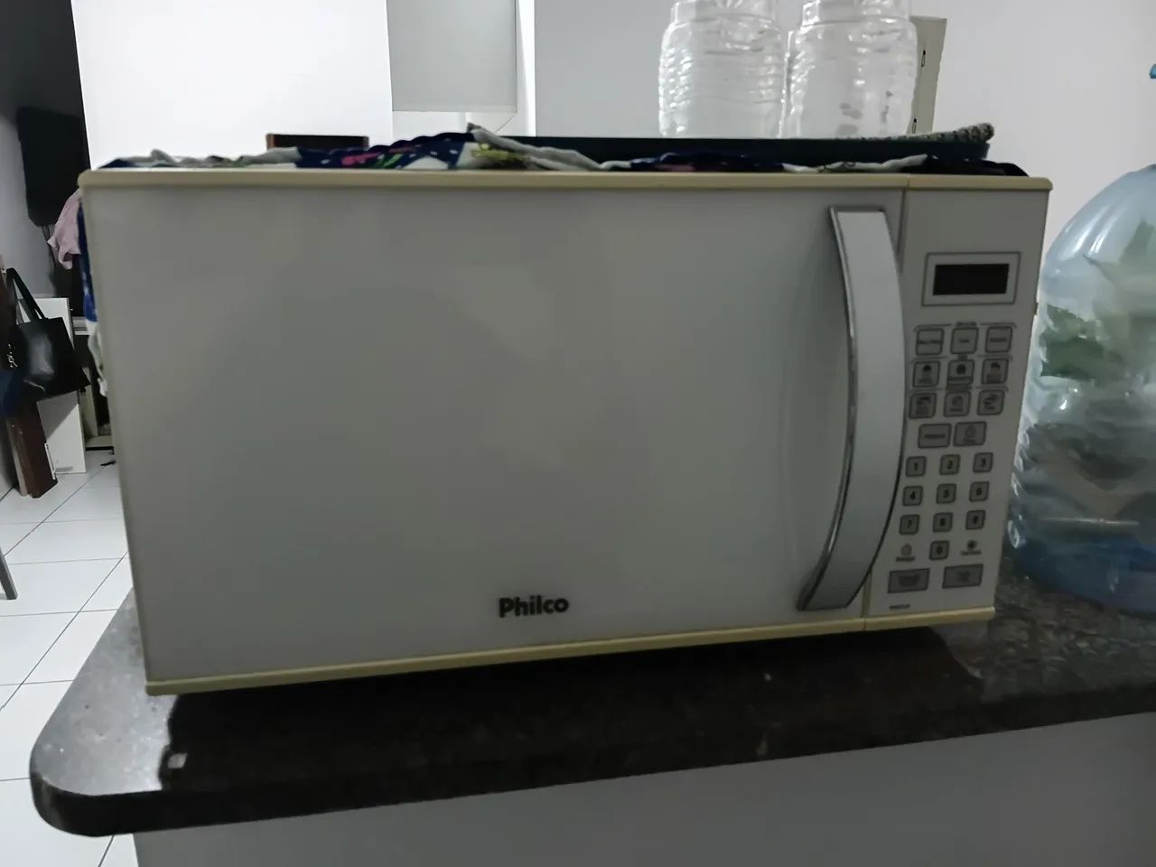 Mesa de vidro com 4 cadeiras - Foto 3