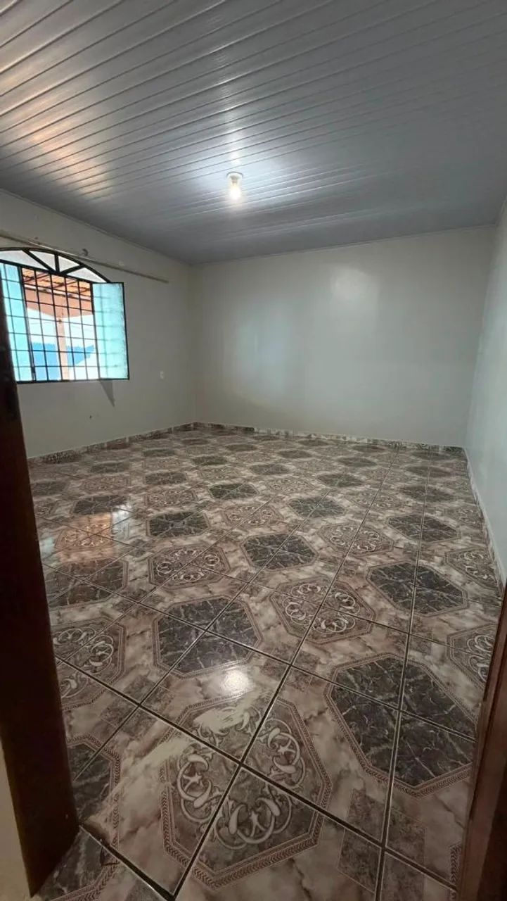 Aluga-se casa no Bairro Mecejana.