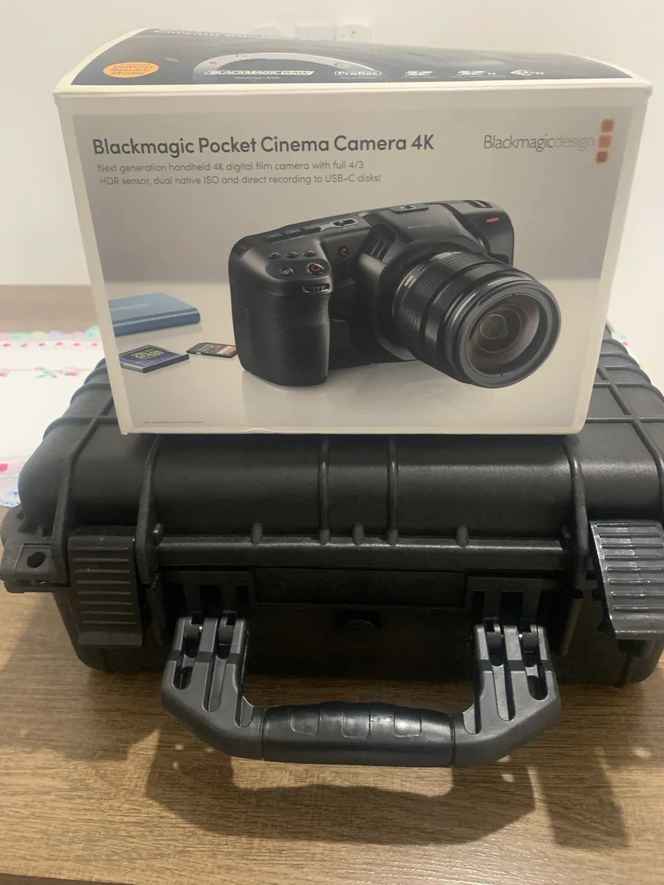 CÂMERA BLACKMAGIC 4 K COM MALETA E LENTES  - Foto 2