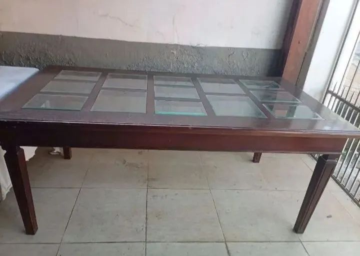 Mesa antiga em madeira maciça e vidros bisotê 