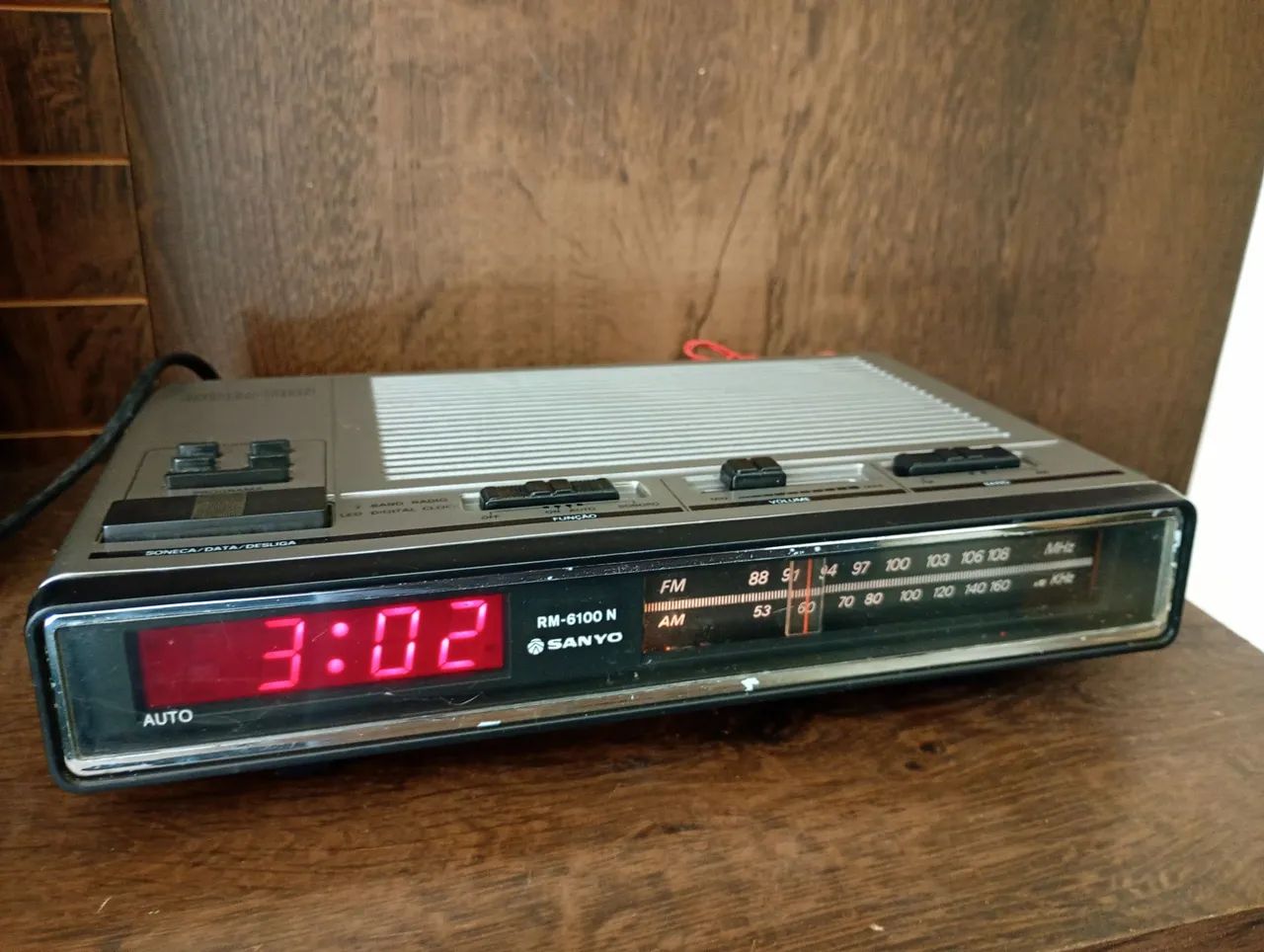 Rádio relógio Sanyo RM-6100 - Foto 3