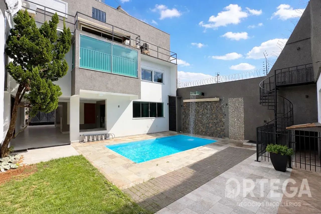 Casa para venda com 5 quartos em  Maringá - PR