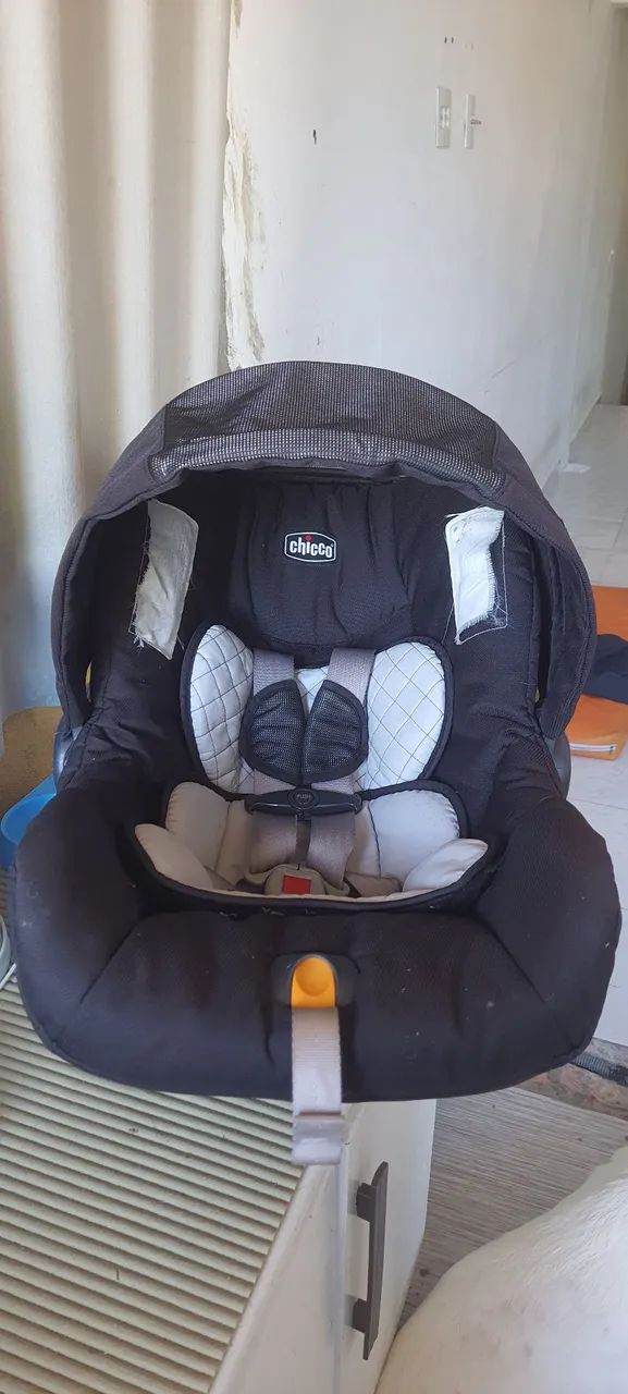 Carrinho + Bebê Conforto + Base para Carro Chicco - Completo