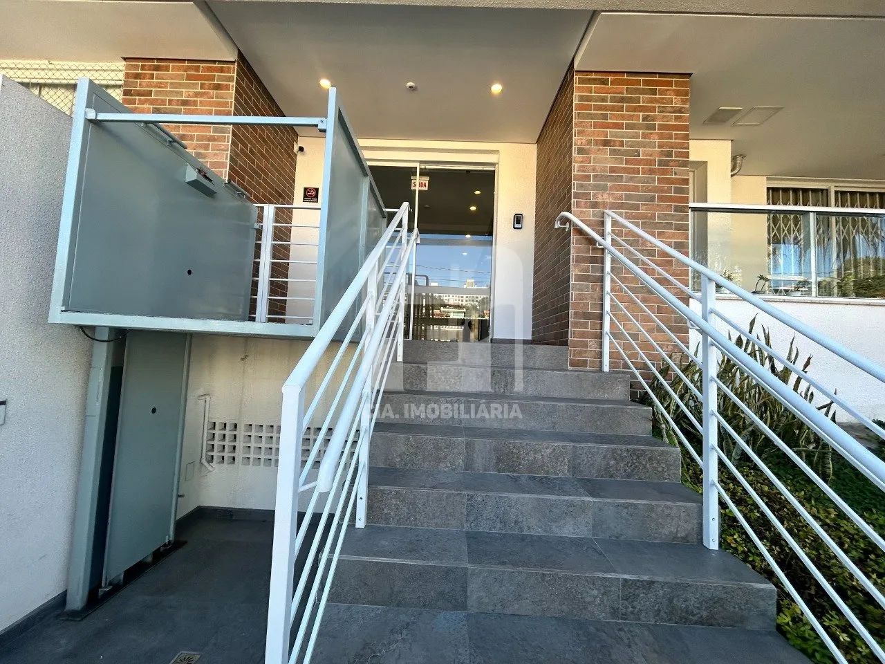 Apartamento de 2 dormitórios, à venda em Coqueiros - Foto 2