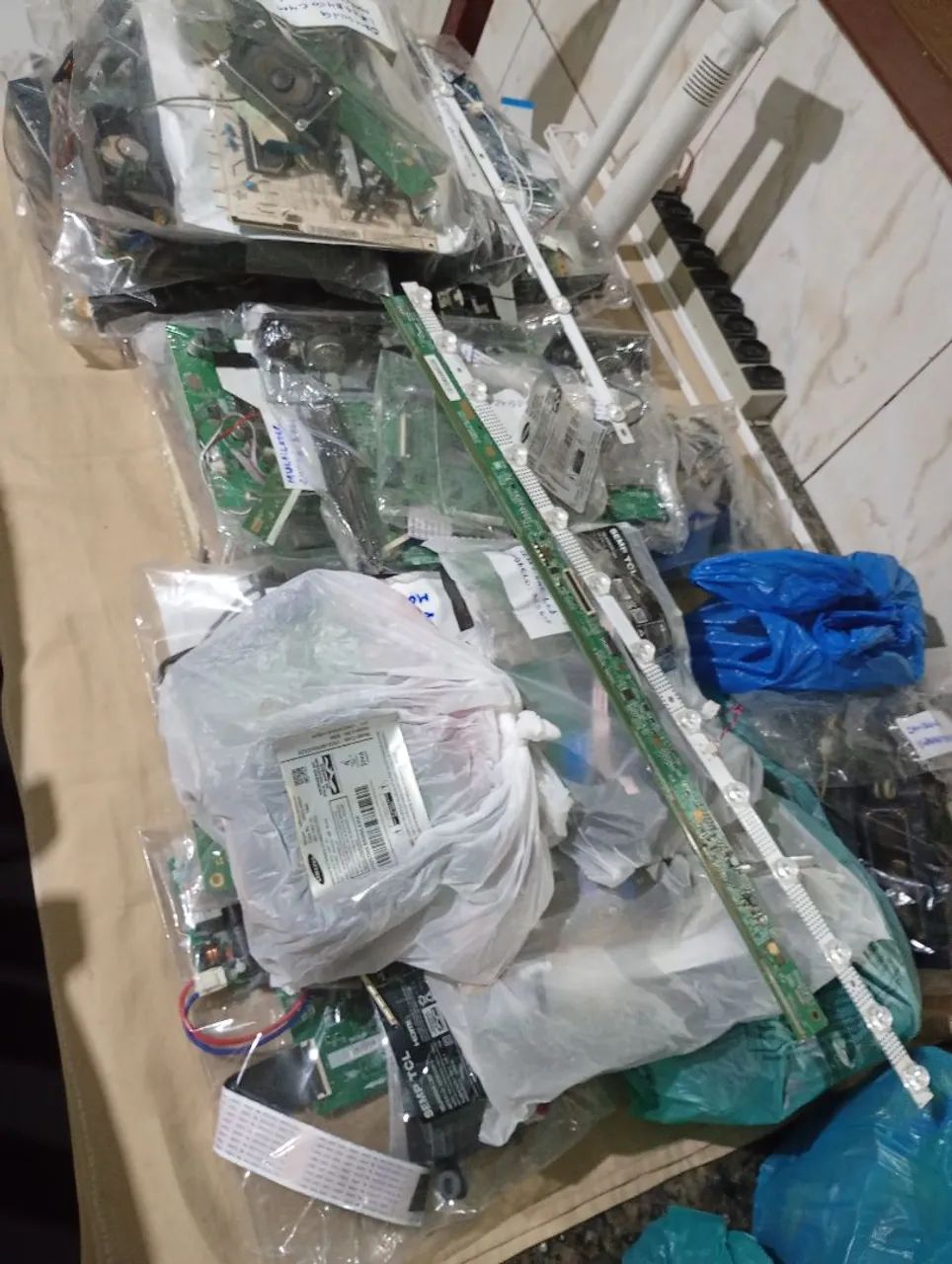 Tvs ,placas e fontes leia o anúncio - Foto 4