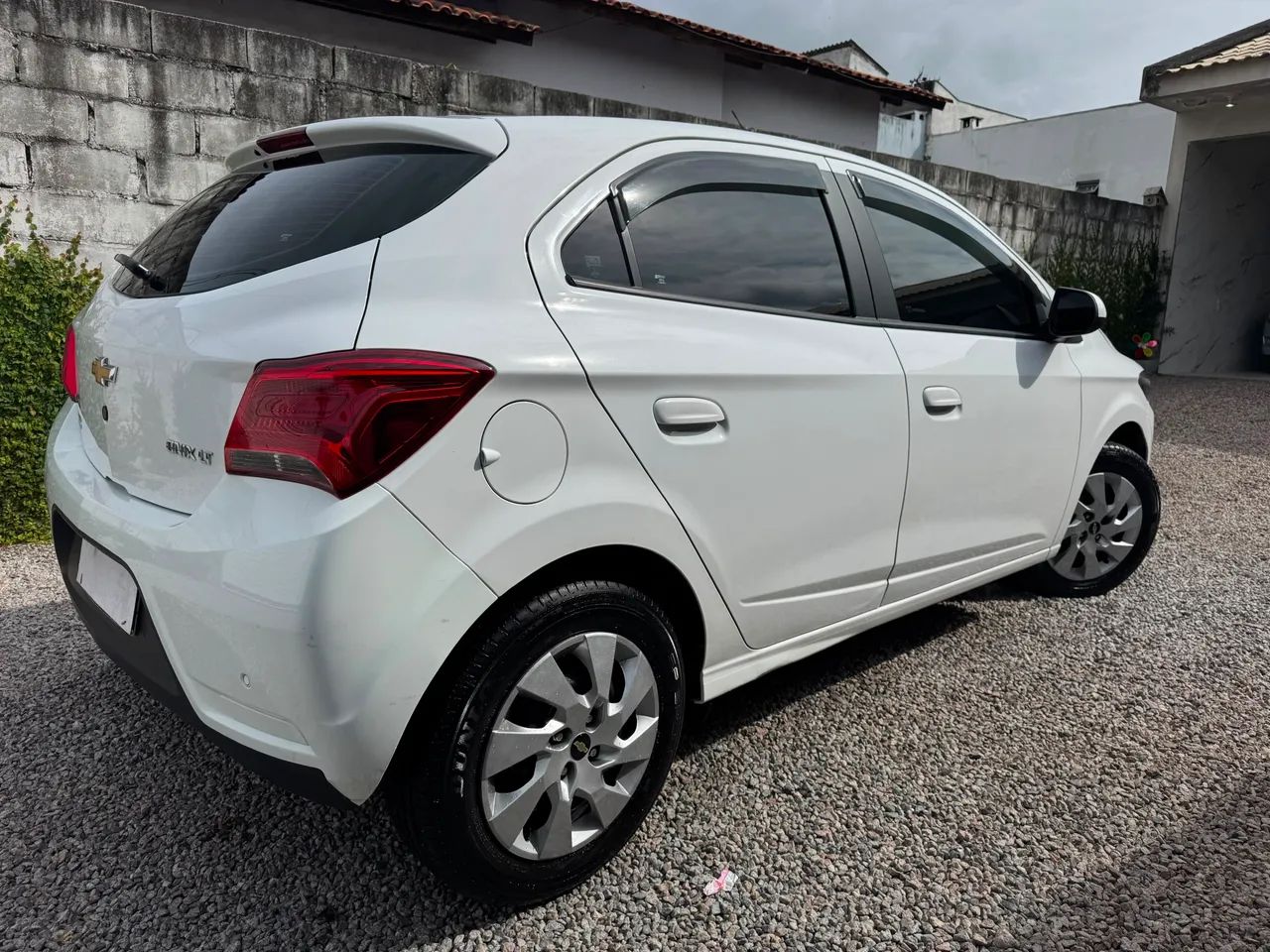 Chevrolet Onix Hatch LT 1.4 8V Flex Mec. 4P 2017 - Foto 3