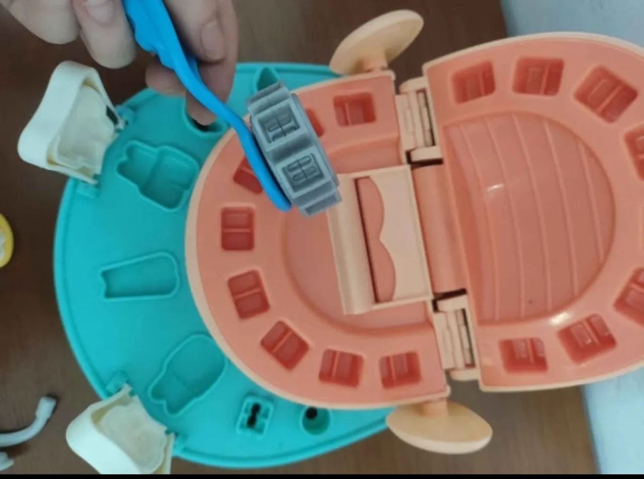 Brinquedo Play Doh original boneco dentista e acessórios - Foto 4