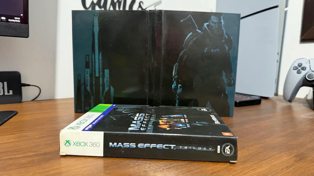 Mas Effect Trilogy Xbox 360  - Foto 3