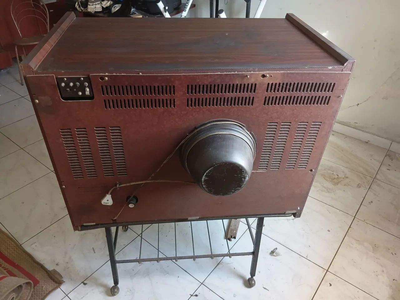 Tv Sanyo color 26 polegadas ano 1973 - Foto 3
