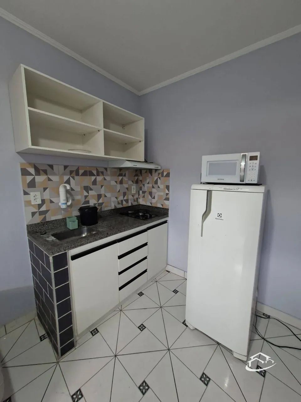 Kitnet Mobiliada no Centro de Lorena para Locação - Foto 2