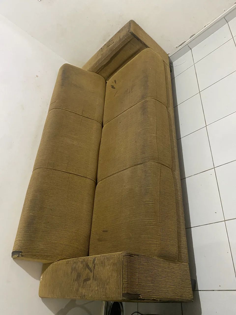 Sofá 50,00 hoje só pra desocupar  - Foto 2
