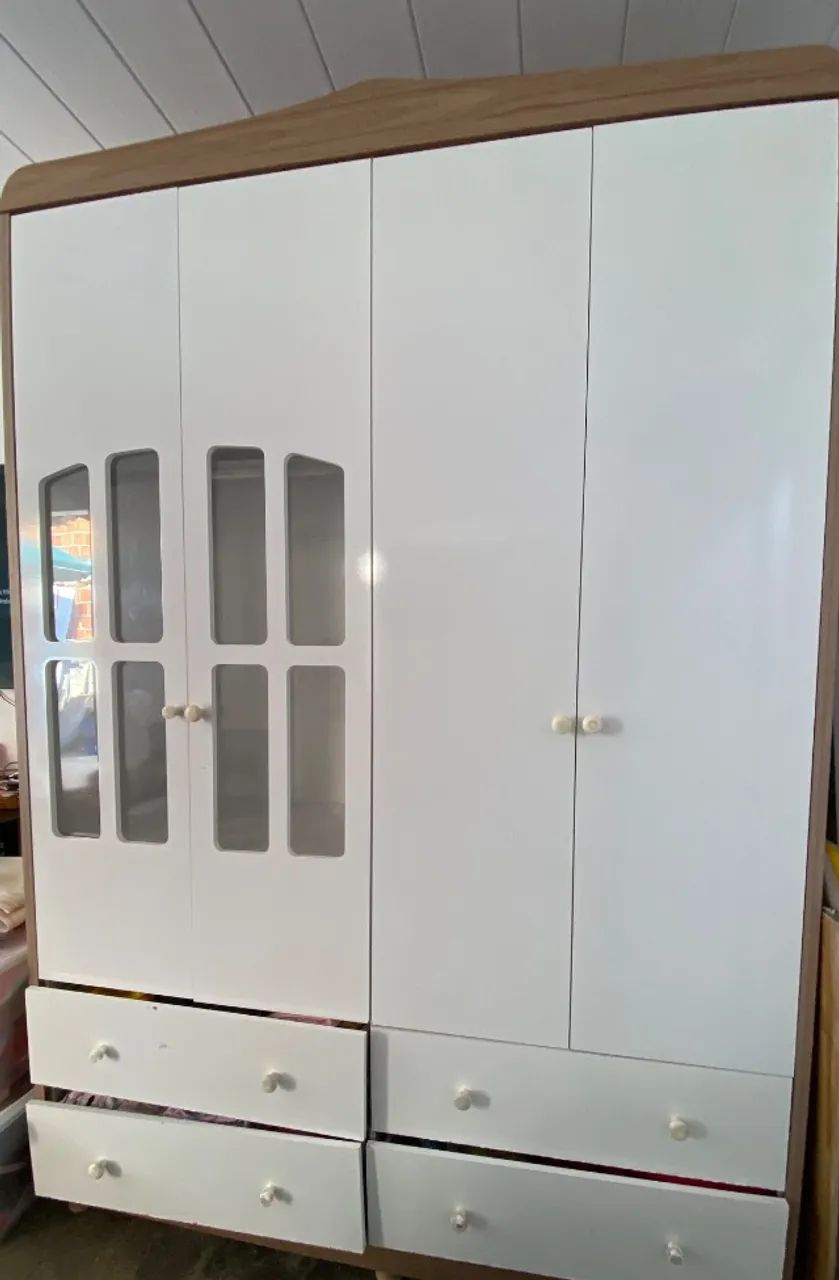 Guarda roupa infantil em ótimo estado