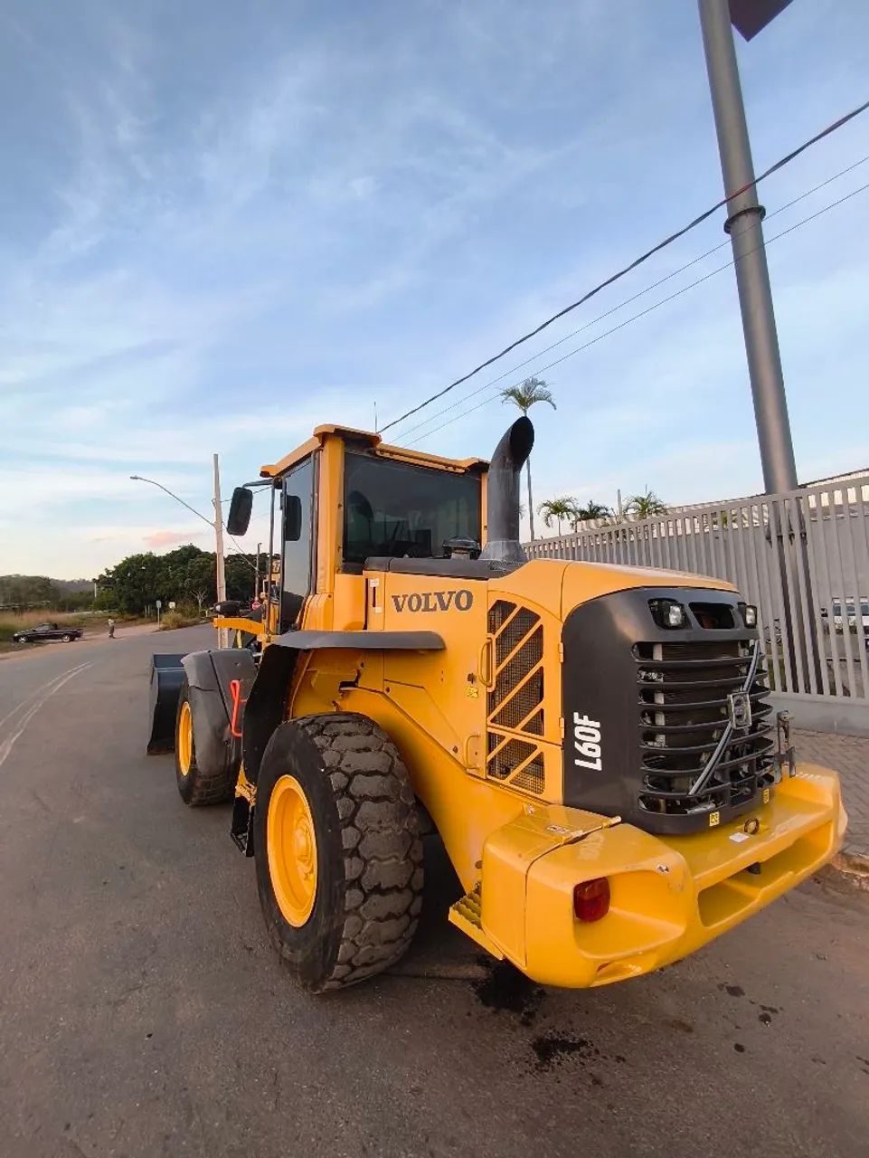 Pá carregadeira volvo modelo L60 f 2020 - Foto 2