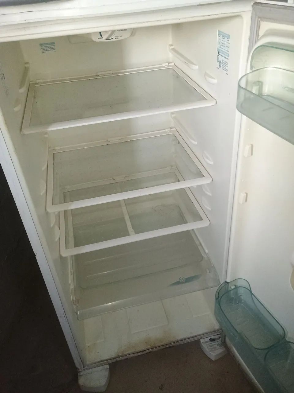 Geladeira Electrolux  la esta apenas sem o gás  - Foto 3