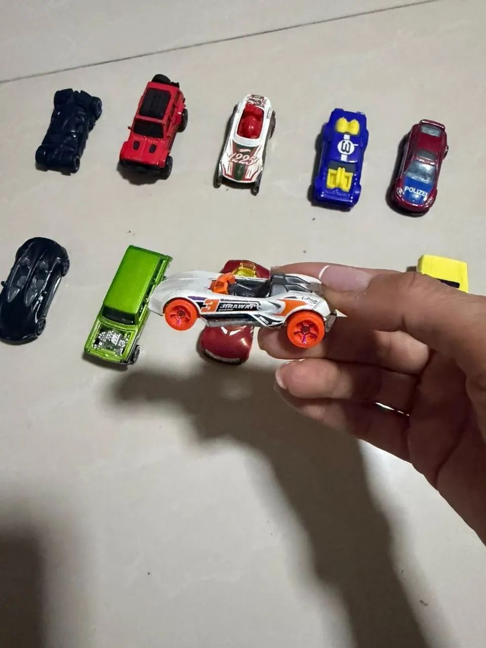 LOTE COM 10 CARRINHOS HOTWELLS 
