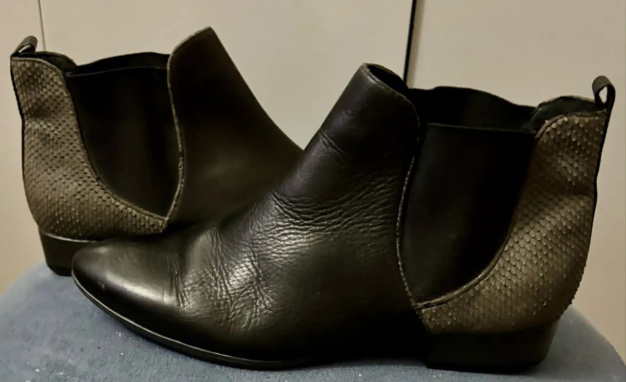 Bota de couro original, comprada na Suíça. TAM 35 - Foto 3