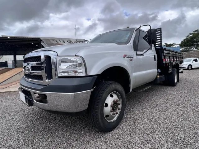 F4000 2018 4x4 2P Carroceria. 
