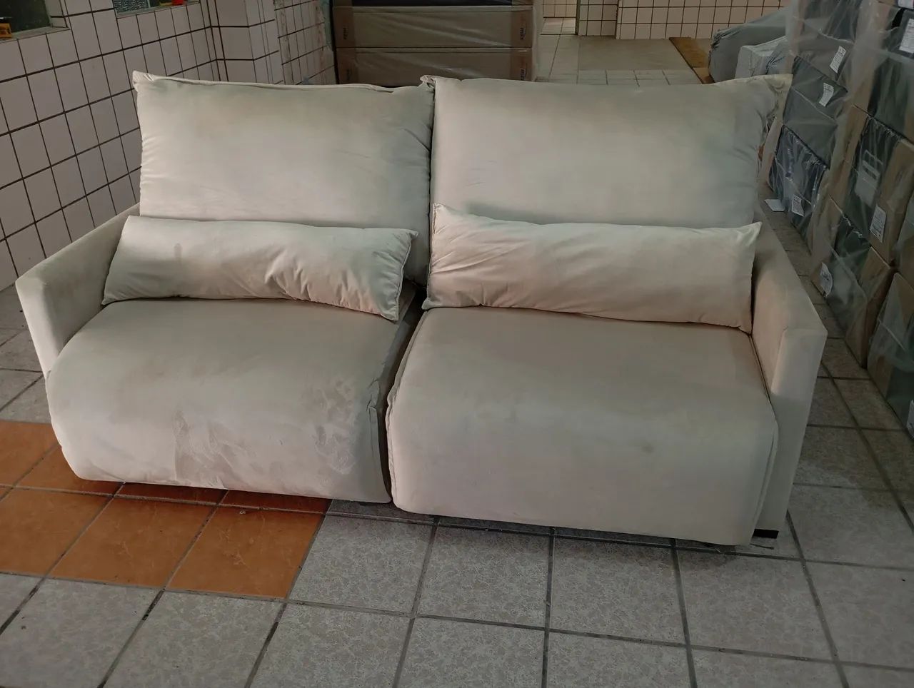 Sofá Cama Suede Bege 2.00 Metros de Espuma (Ótimo Estado)
