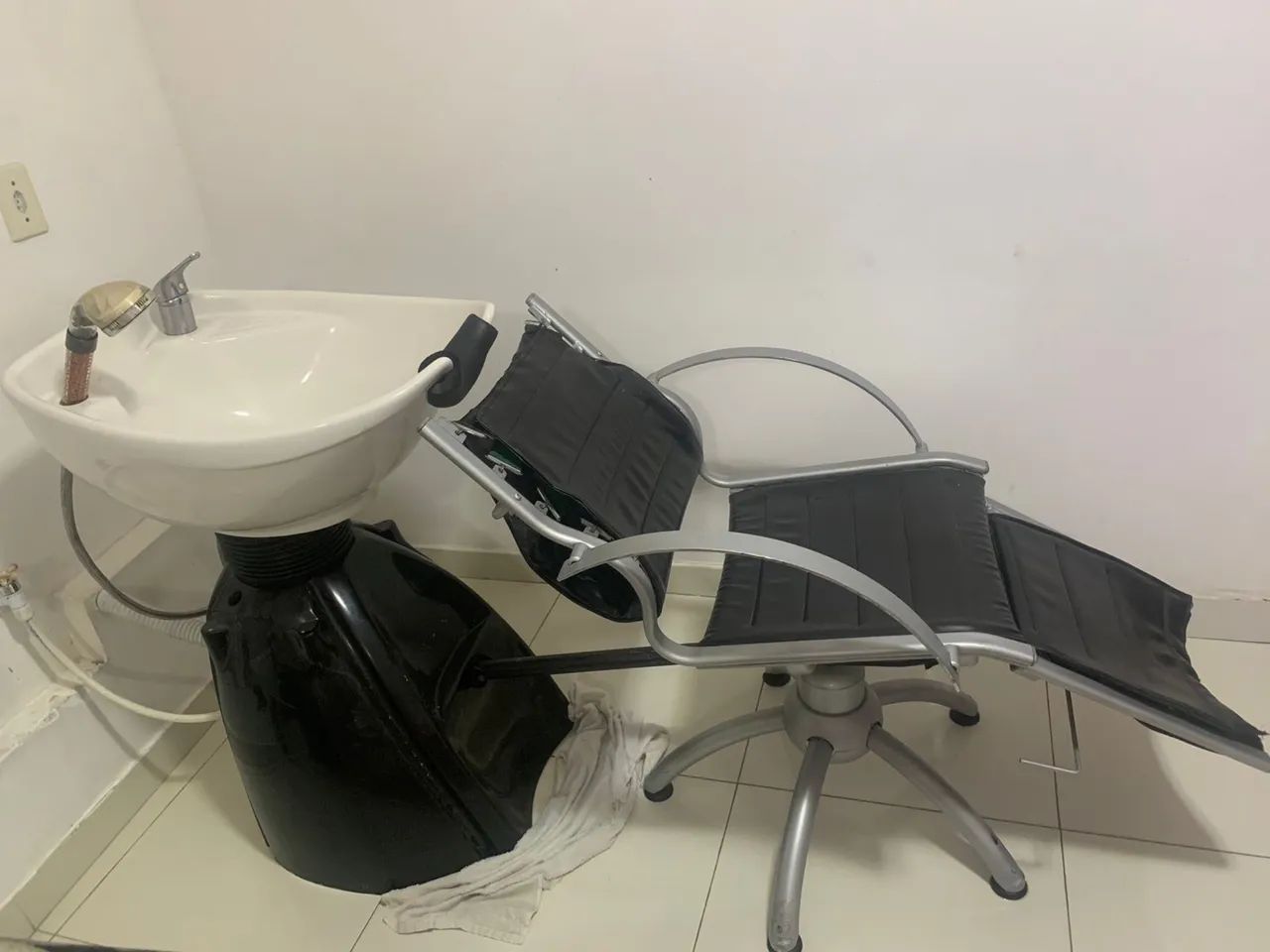 Lavatório com Cuba em Porcelana água quente/fria