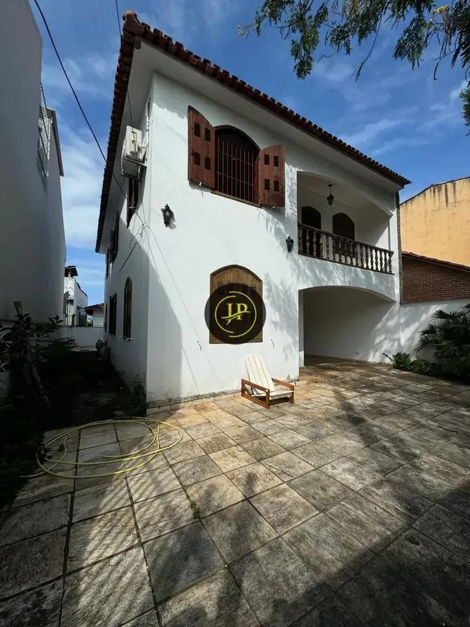 CASA DUPLEX COM 3 VAGAS DE GARAGEM EM MARUÍPE