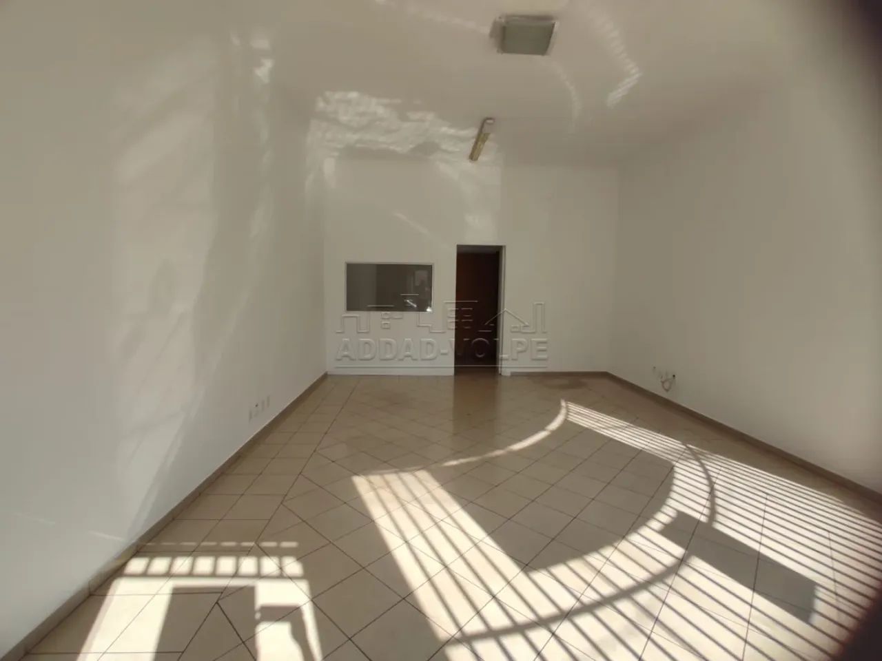 Sala comercial com frente em blindex e localização privilegiada - Foto 2