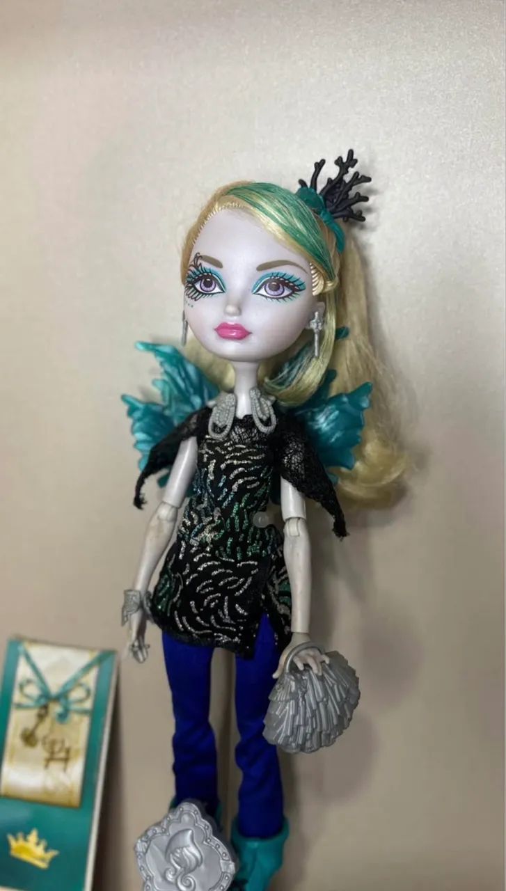 Boneca Ever After High Faybelle Thorn