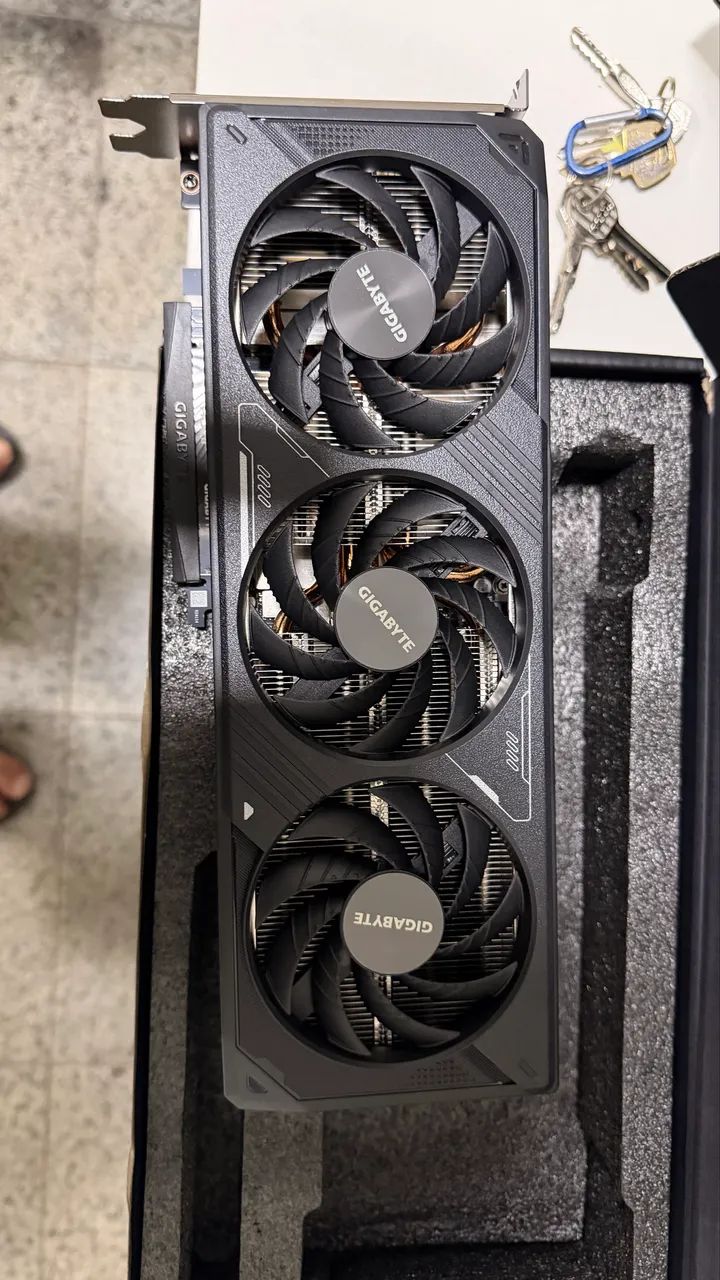RTX 5070 GIGABYTE WINDFORCE OC 12GB GDDR7 - Foto 4