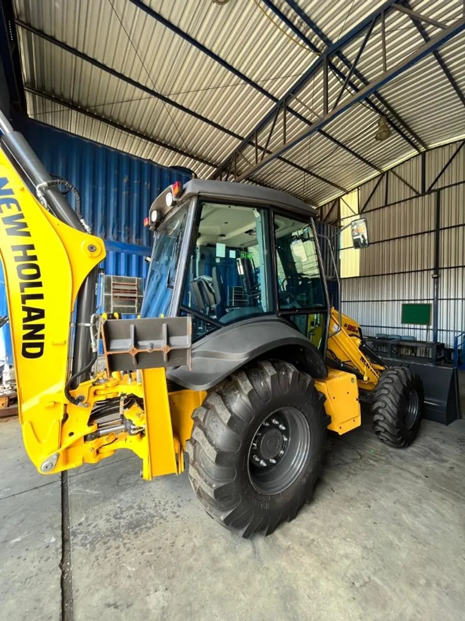 Retro Escavadeira New Holland B95B