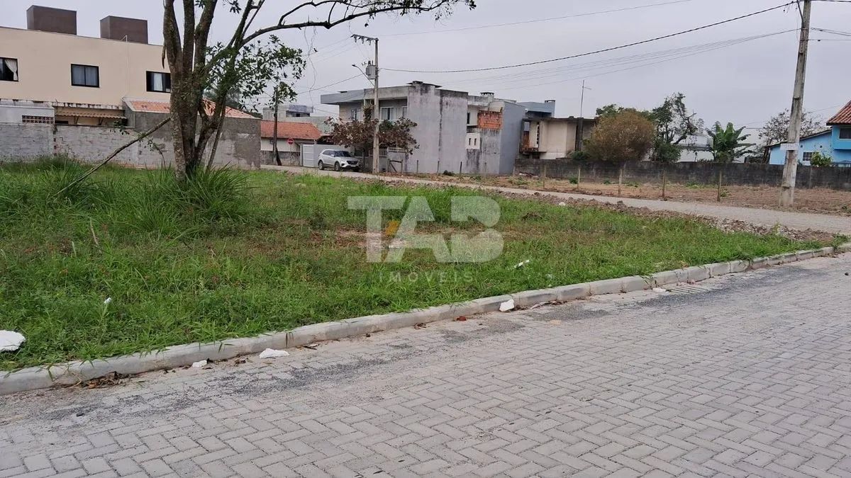 Terreno de Esquina à Venda em Bal. Piçarras - Foto 3