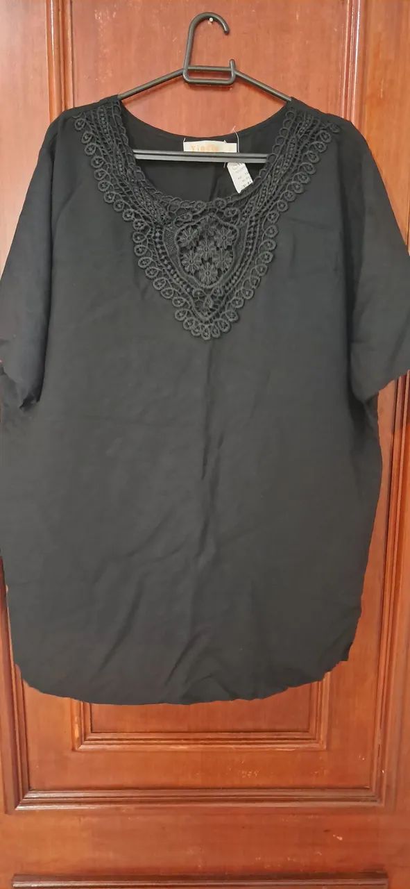 BLUSA PRETA COM TAG - Foto 2