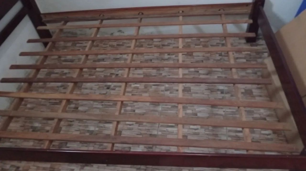 CAMA DE CASAL MADEIRA MACIÇA COM COLCHÃO E CAPA - Foto 4