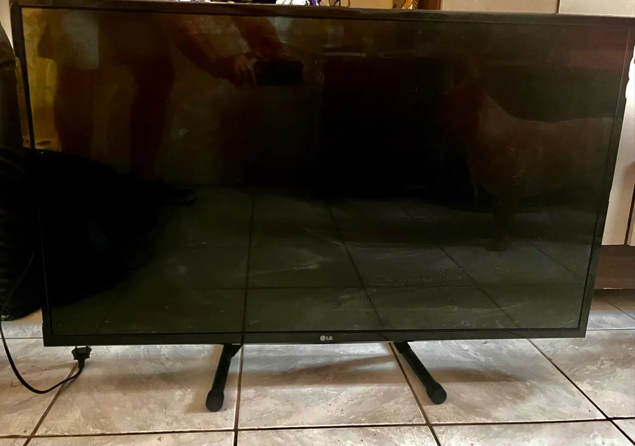 TV LG 43 polegadas modelo LG 43LH5600 usada