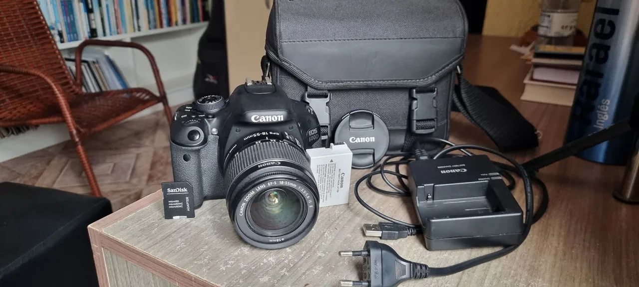 Cânon EOS 600D + lente 18-55mm l Apenas 150 Disparos - Câmeras e