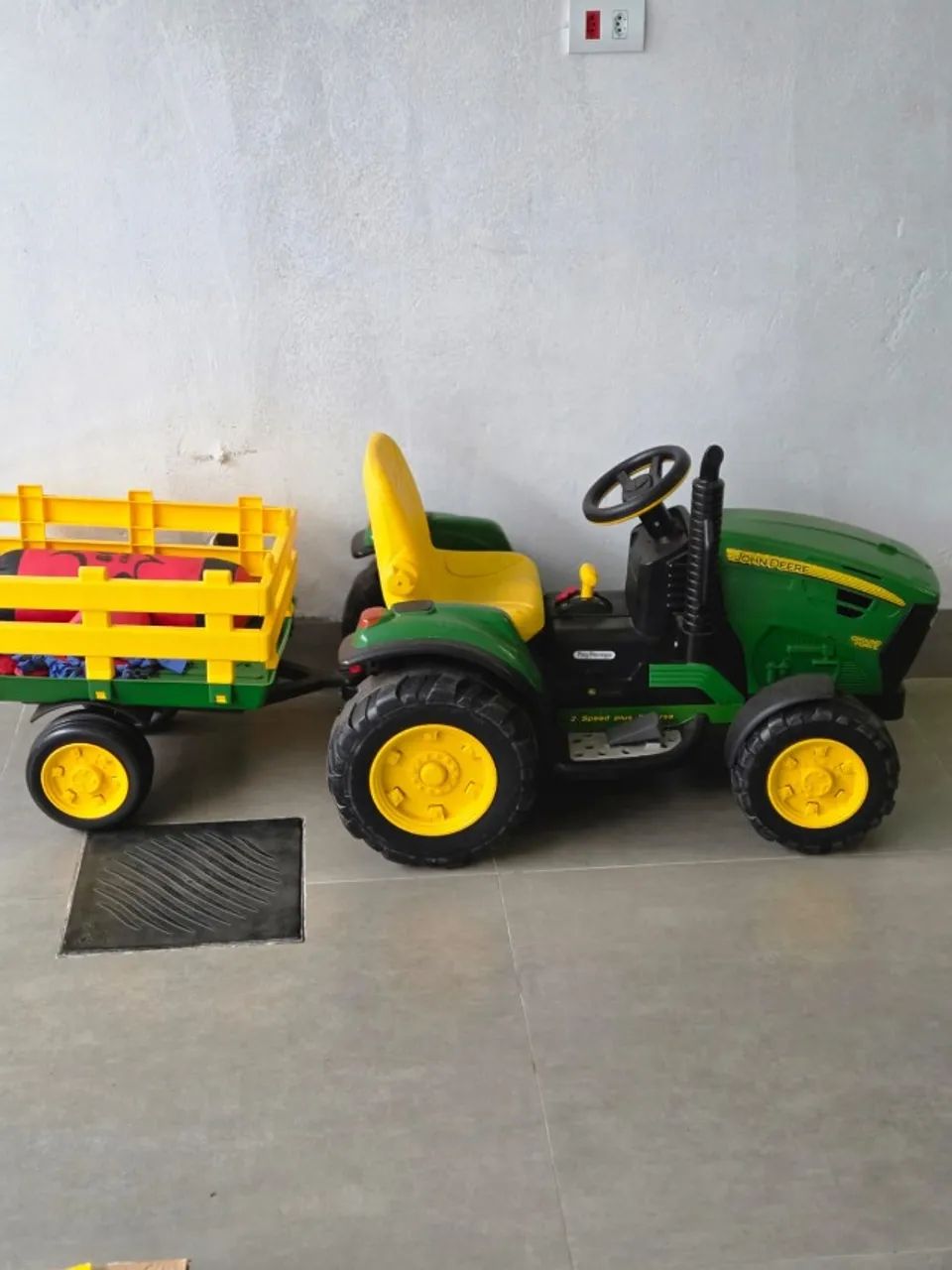 Trator infantil(elétrico)