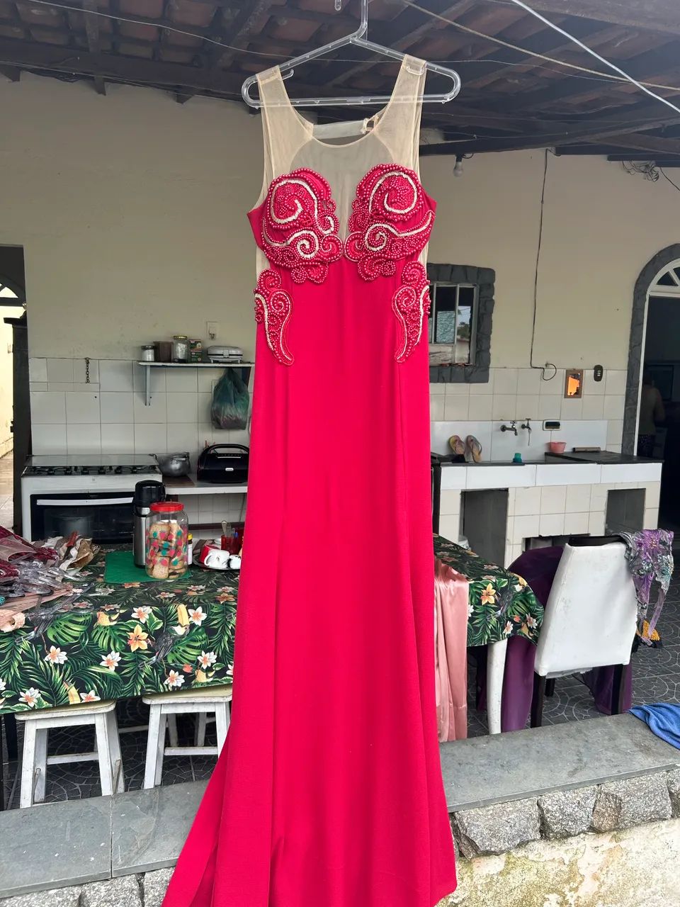 Vestido vermelho e branco com detalhes perolados - Foto 2