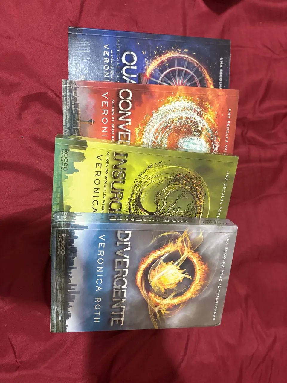 VENDO BOX DIVERGENTE - Foto 3