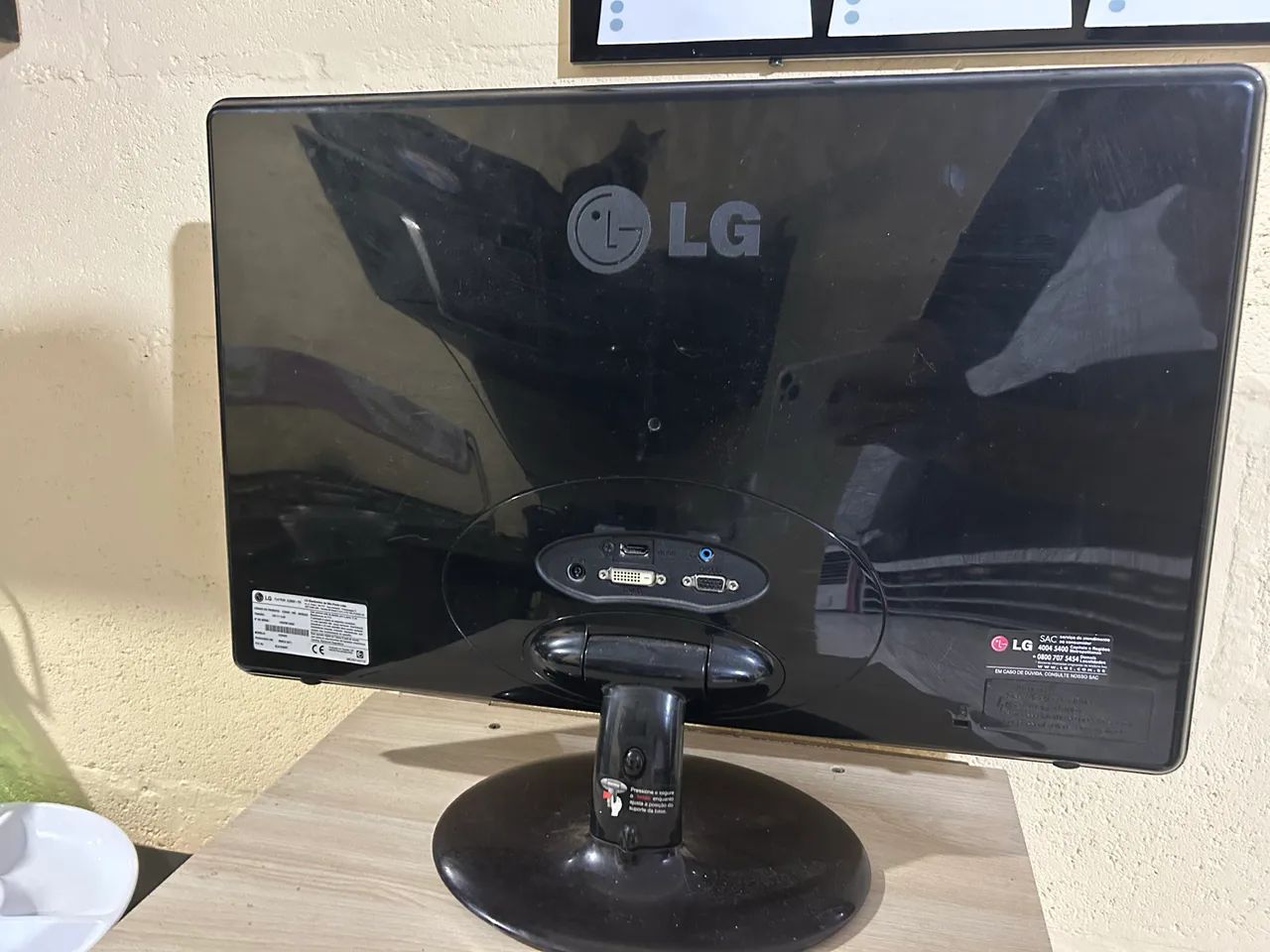 Monitor LG Flatron E2350 23 polegadas Full HD - Foto 2