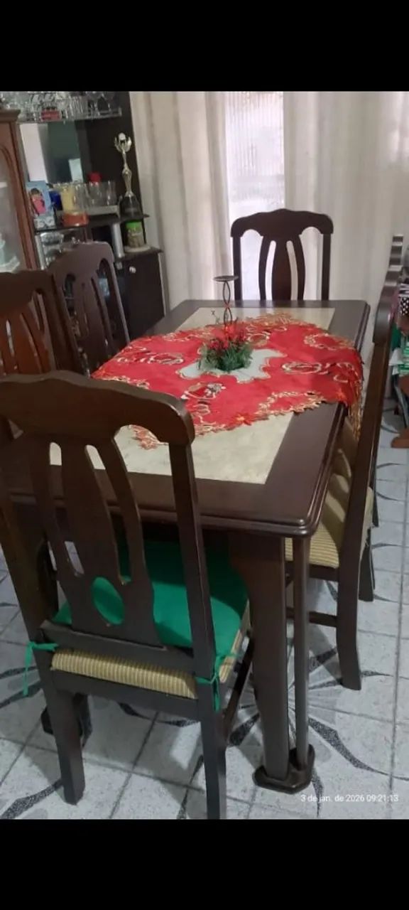 Mesa usada com seis cadeiras cor em mogno - Foto 5