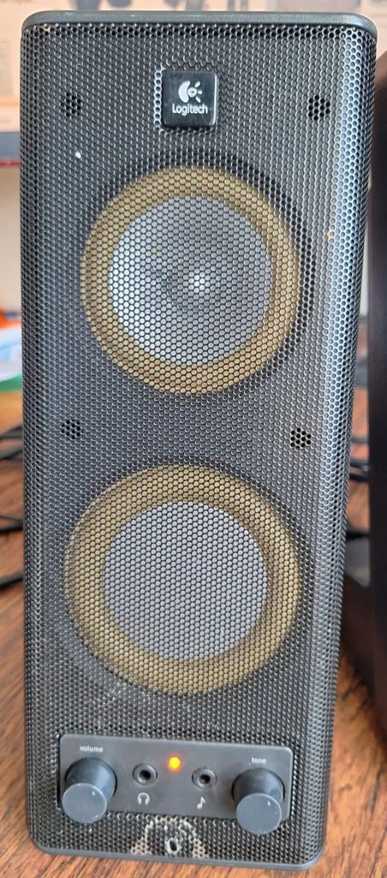 Caixas de som Logitech X-140 (modelo S-0264B)