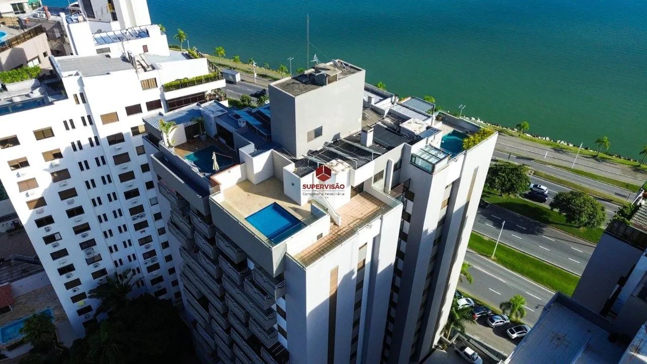 Cobertura com 3 suítes à venda, na Beira-Mar Norte em Florianópolis/SC.