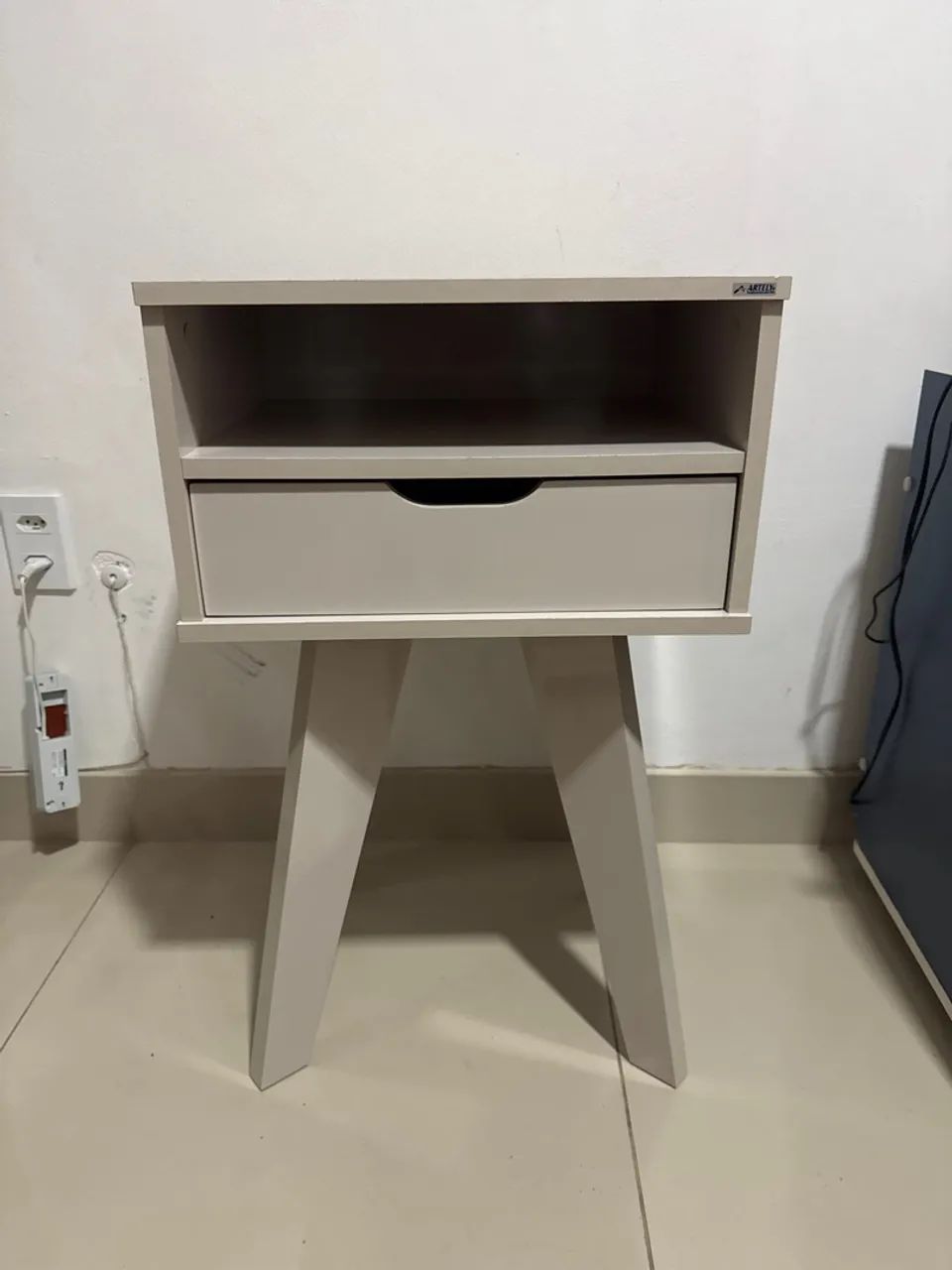 Vendo criado mudo