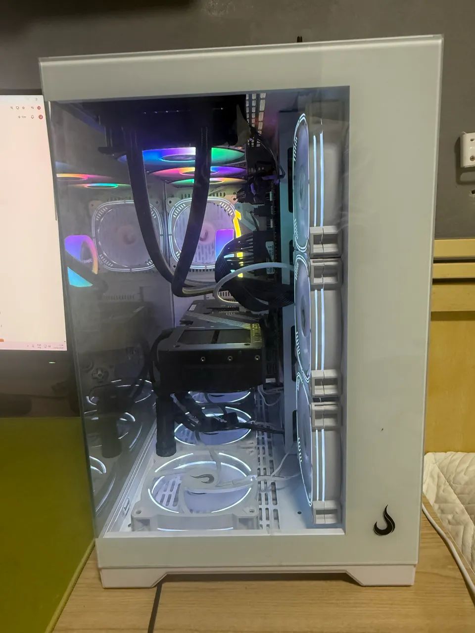 PC GAMER HIGH END AM5/ 9800x3d/ 5070ti 16GB/ 32GB - Foto 4