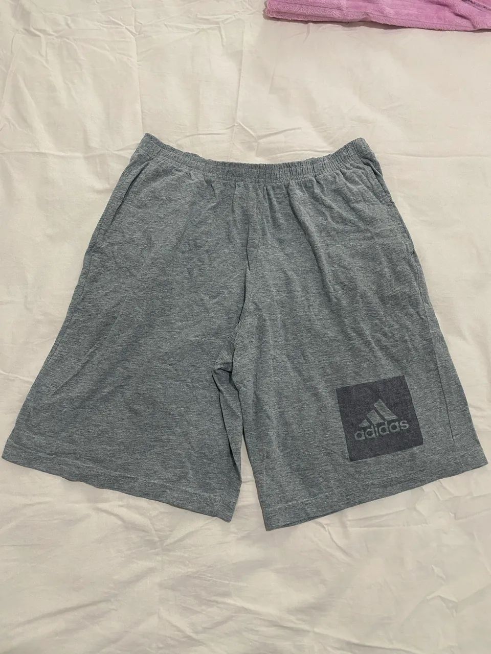 Bermuda Adidas moletom cinza (M)