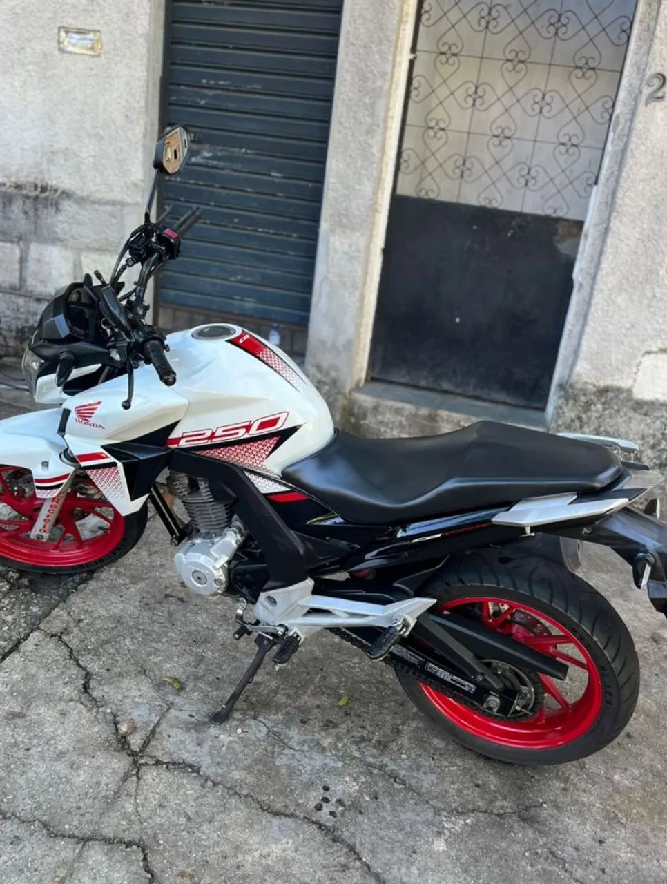 Vendo cb twister ano 2022  - Foto 3