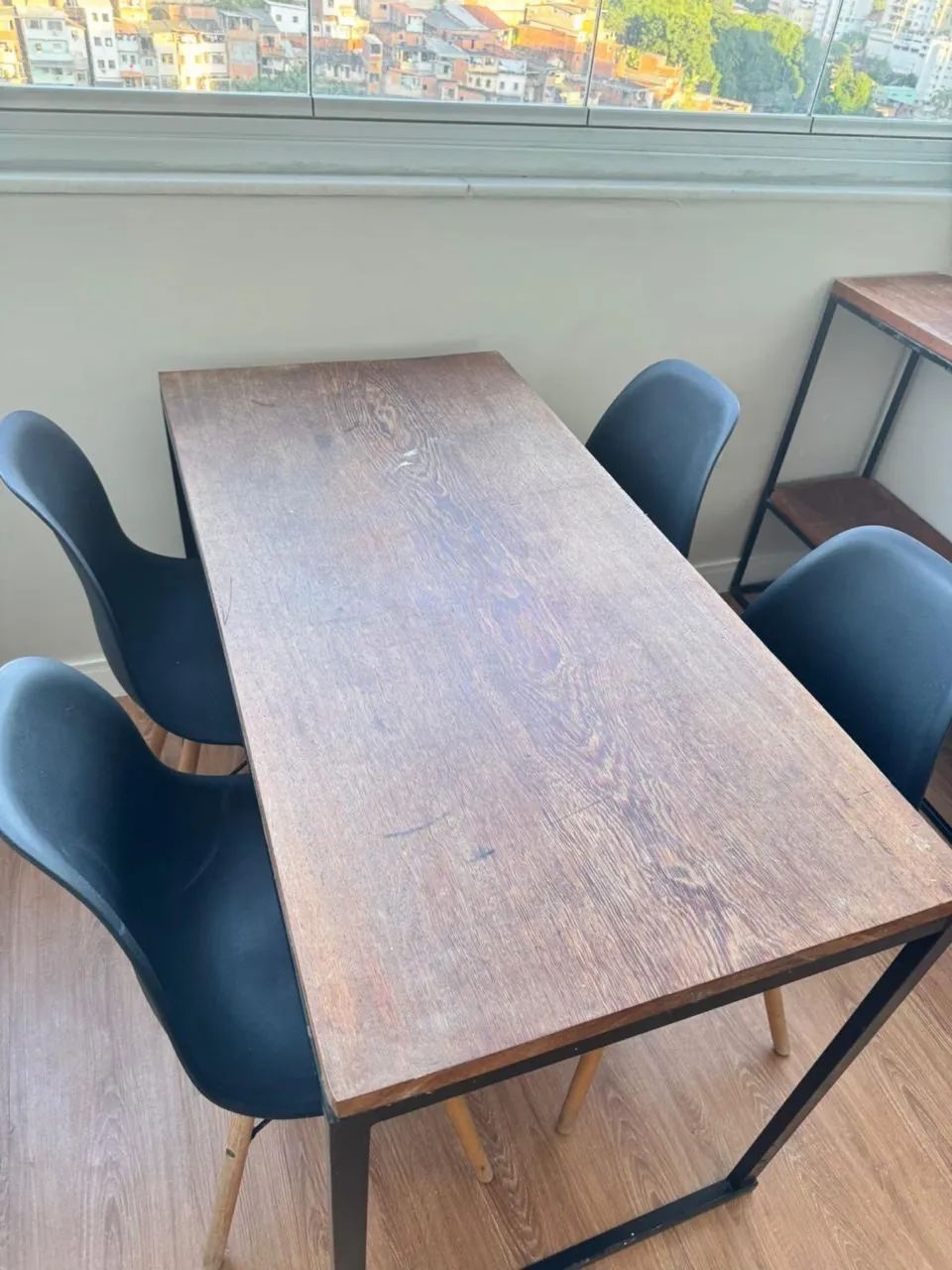 CONJUNTO MESA  + 4 CADEIRAS + APARADOR - Foto 5