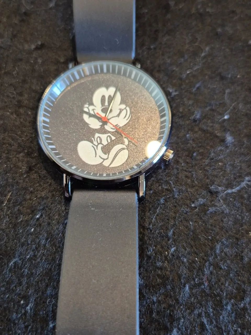 Relogio do mickey com pulseira em borracha lindo (novissimo) - Foto 2