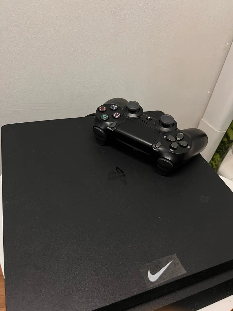 PS4 SLIM 1TB 3 CONTROLES!! - Foto 2