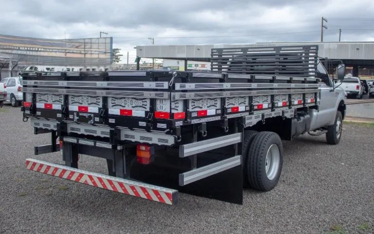F4000 2018 4x4 2P Carroceria.  - Foto 3