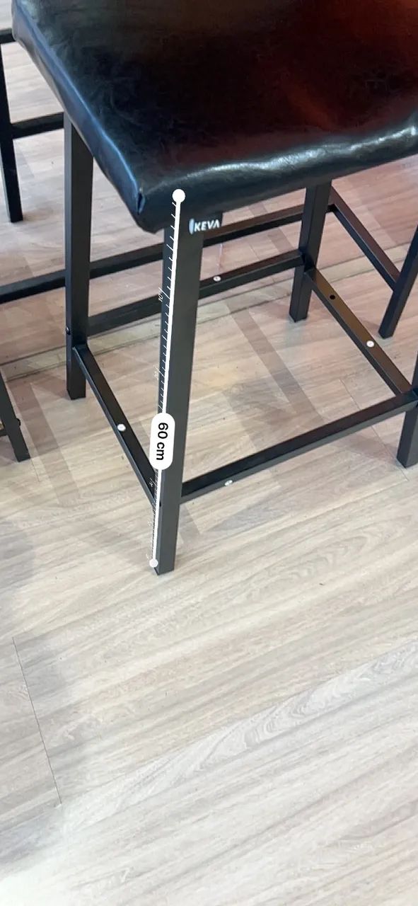 Mesa tipo balcão com duas banquetas - Foto 2