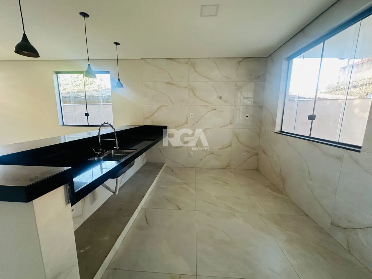 CASA COM 3 QUARTOS (1 SUÍTE) E 4 VAGAS  CANAÃ - Foto 3